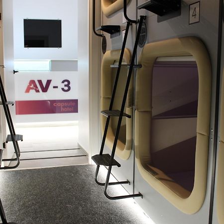 Av-3 Capsule Hotel Киев Экстерьер фото