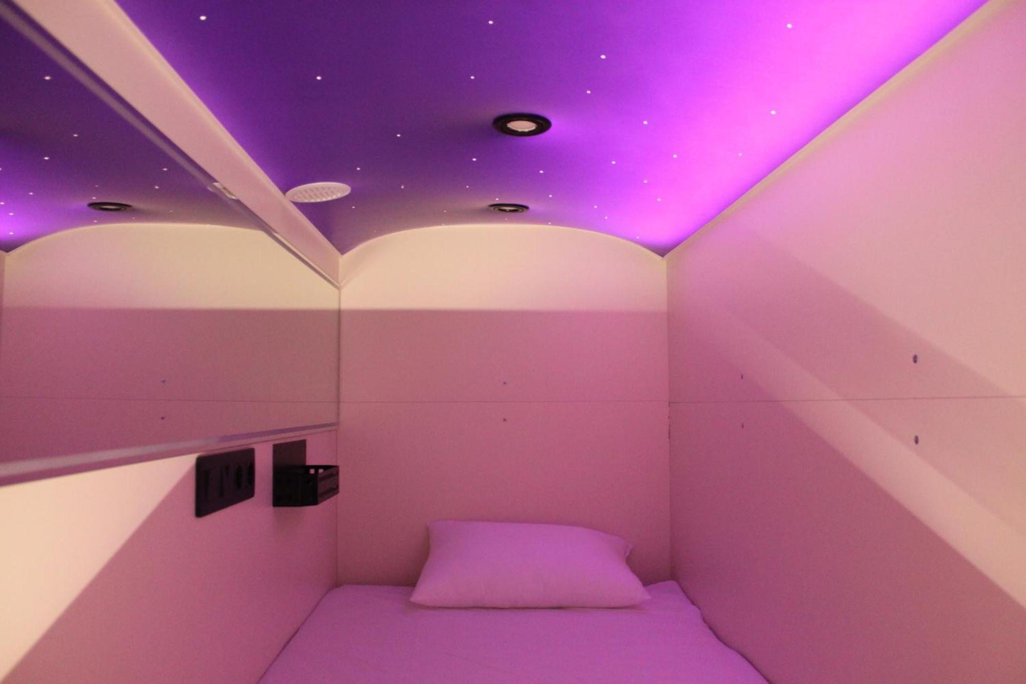 Av-3 Capsule Hotel Киев Экстерьер фото