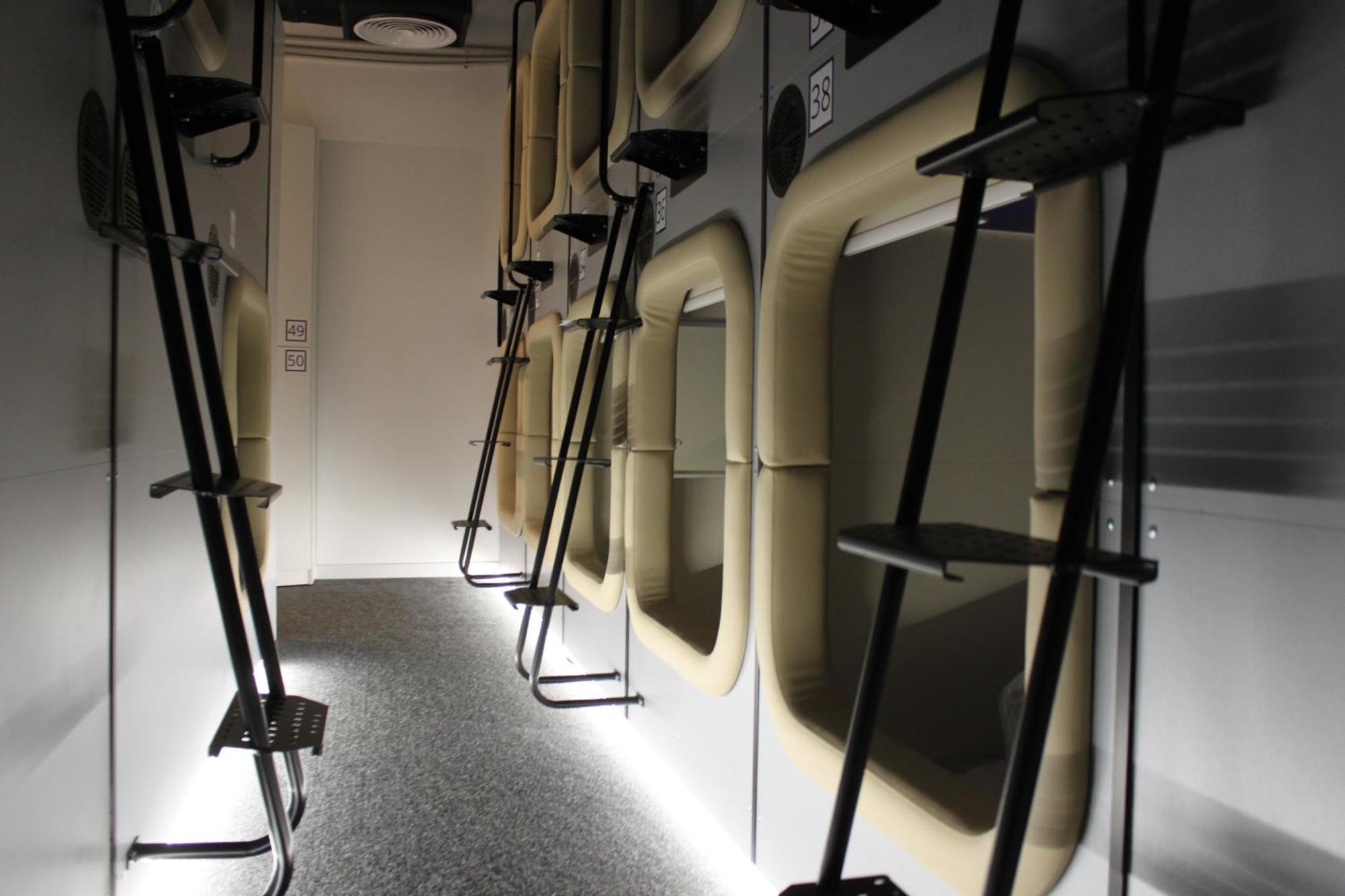 Av-3 Capsule Hotel Киев Экстерьер фото