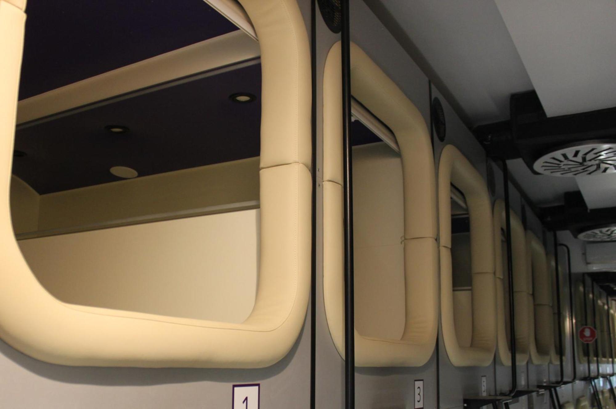 Av-3 Capsule Hotel Киев Экстерьер фото