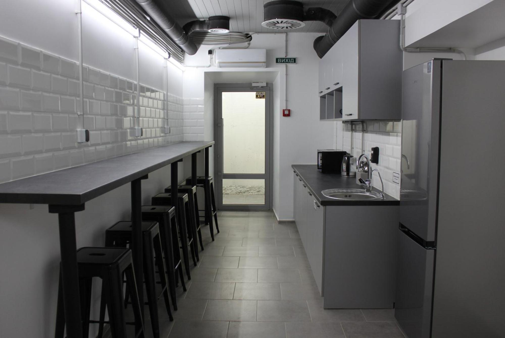 Av-3 Capsule Hotel Киев Экстерьер фото