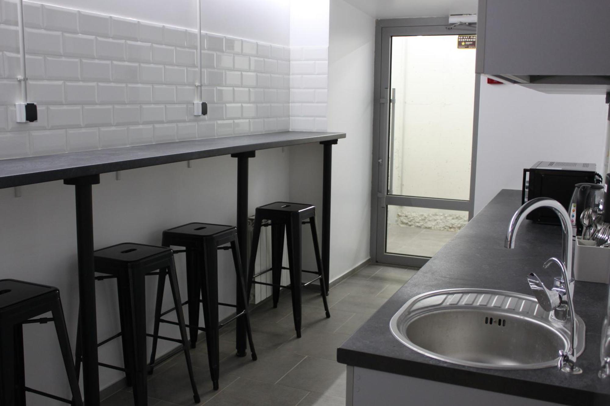 Av-3 Capsule Hotel Киев Экстерьер фото